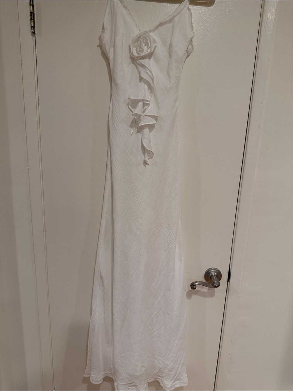 12th Tribe Prosecco White Rosette Frill Maxi Dress Bridal Shower Engagement - Picture 4 of 8